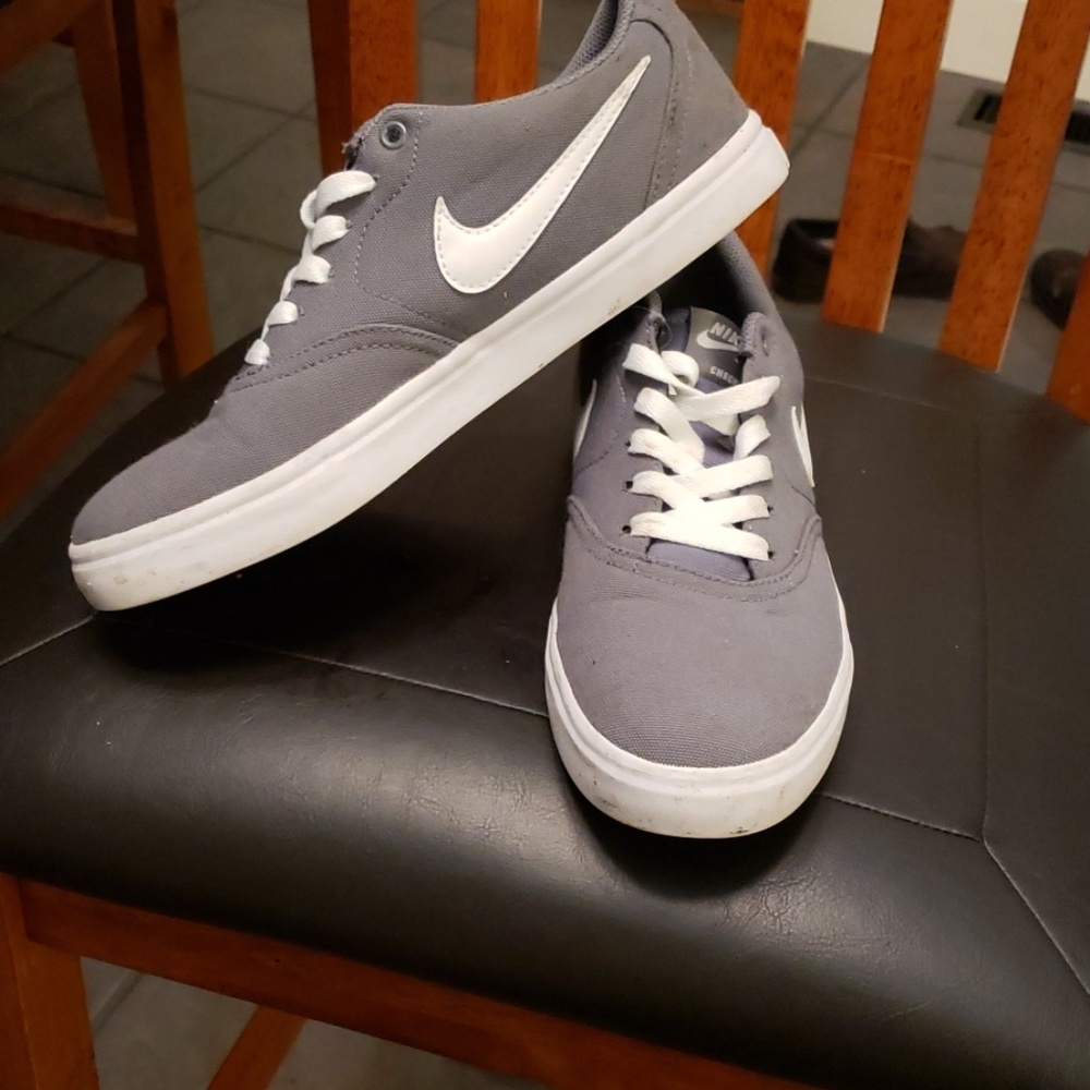 Gray Nike SB